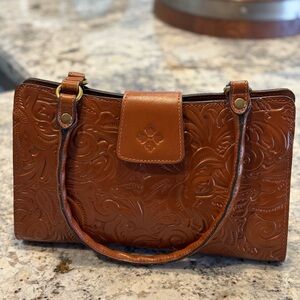 Beautiful genuine leather handbag with awesome detailing throughout. 12 3/4L,8”H